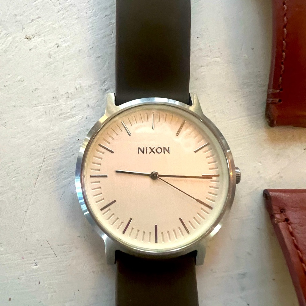 Nixon Porter Men’s Watch. 2 straps. One leather one a lighter brown silicone
